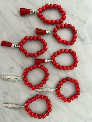 Servilletero rojo con dije